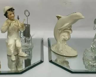 Decorative Figurines Glass Accents on Mirrored Trays