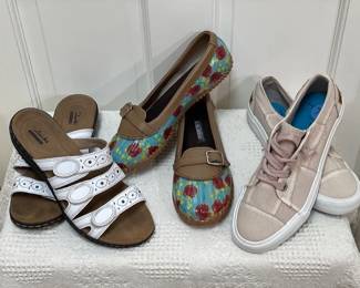 Size 7.5 & 8 Women’s Shoes * Clark’s * Blowfish * Khombu
