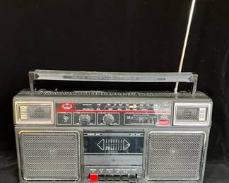 Vintage GE AM/FM Radio & Cassette Player & Recorder * Battery Or Electric *

