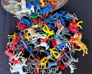 Vintage Plastic Cowboys * Indians * Horses * Variety Of People * Animals *
