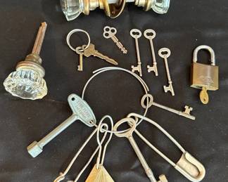 Vintage Glass Doorknobs * Keys * Lock *
