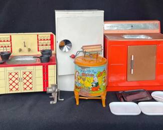 Vintage Metal Kitchen and Laundry Play Toys * 3 Little Pigs Washer
