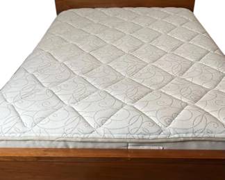 Mid Century Full Headboard and Footboard with Metal Rails * Sealy Mattress In Very Good Condition
