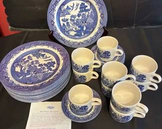 AR184Blue Willow Tableware