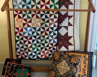 AR191Quilt Rack And Quilts