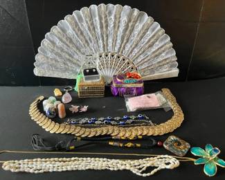 AR105Vintage Costume Jewelry