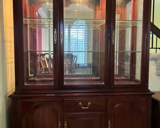 AR178VEthan Allen China Cabinet