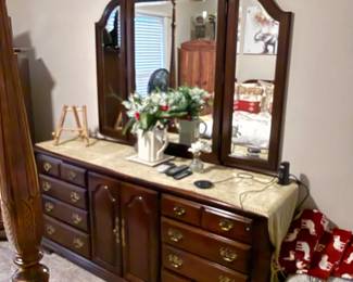 Kincaid Dresser & Mirror- $425 