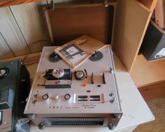 Reel To Reel ( No Power Cord ) Sold As Is )