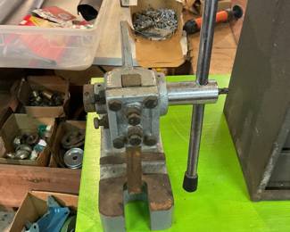 Bearing press