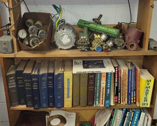 Lots Of Auto Mechanic Books And Magazines. Magazines In  Box Will Be Sold For All Magazines In That  Box 