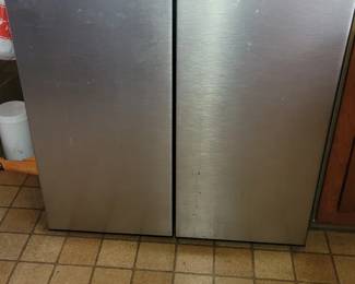 Very Nice Refrigerator & Freezer Double Doors (Workes Great ) 