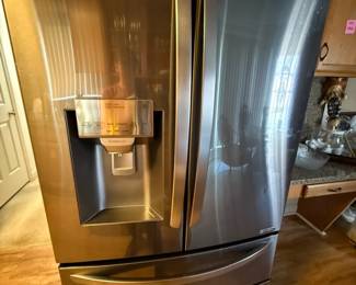 LG Refridgerator with Slim Spaceplus Ice System