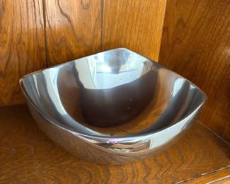 Nambe Tr-corner bowl