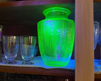 Vintage Anchor Hocking Princess Green Uranium Depression Glass Vase