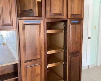 kraftsmaid kitchen cabinets -- 23 uppers and lowers -- for less than $2k (does not include appliances)