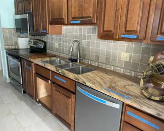 kraftsmaid kitchen cabinets -- 23 uppers and lowers -- for less than $2k (does not include appliances)
