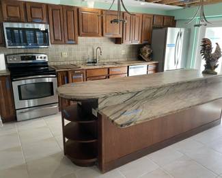 kraftsmaid kitchen cabinets -- 23 uppers and lowers -- for less than $2k (does not include appliances)