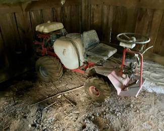 Agricultural riding pesticide sprayer