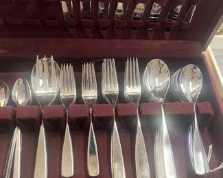 Nombe flatware