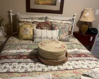 Iron  bed queen size