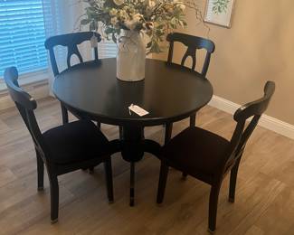 Round dining table with 4 chairs