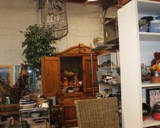 Gorgeous Hutch in the back absolutely stunning 50% off 