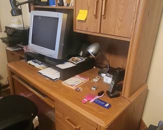 Oak Veneer Computer Desk with Hutch