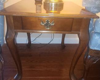 Vintage Broyhill Cherry Queen Anne Style End Table