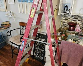 Fiberglass 6 ft ladder $40