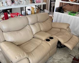 2-seat leather reclining love seat w/cup holders and 2 USB charging ports inside the center storage console. Great condition!