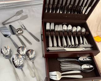 Reed & Barton by Isaac Mizrahi "Tunis". Service for 12. 90-piece stainless flatware set w/box