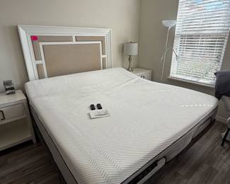 King size white Sofia Vergara bed frame w/adjustable mattress