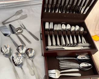 Reed & Barton by Isaac Mizrahi "Tunis". Service for 12. 90-piece stainless flatware set w/box