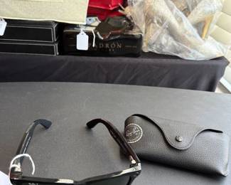 Ray Ban Meta Wayfarer with case