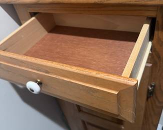 $120 - Abbott’s Wood Enterprises Oak Cabinet (Great Shape) 