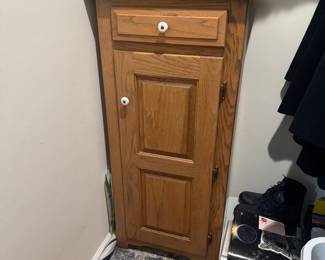 $120 - Abbott’s Wood Enterprises Oak Cabinet (Great Shape) 