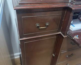 $350- 1947 Beautiful Mahogany Hutch