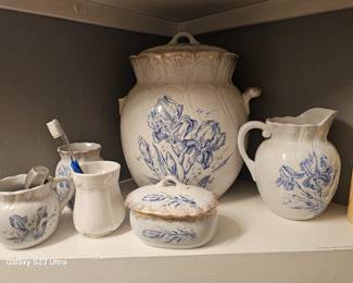 Powder room beauties 