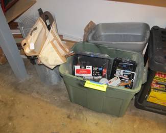 Incredible garage! We have some great tools. Power tools, Hand tools, Yard Tools, Ladders, Brinkman Propane grill w/ tank, Paint Supplies, and more! 