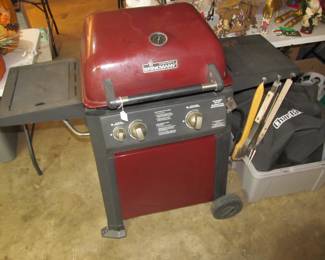 Incredible garage! We have some great tools. Power tools, Hand tools, Yard Tools, Ladders, Brinkman Propane grill w/ tank, Paint Supplies, and more! 