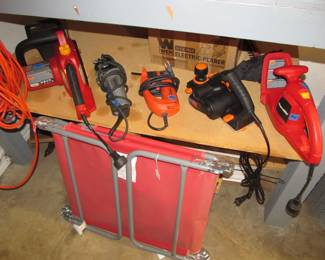 Incredible garage! We have some great tools. Power tools, Hand tools, Yard Tools, Ladders, Brinkman Propane grill w/ tank, Paint Supplies, and more! 