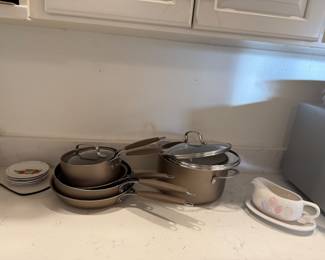 Non stick cookware set