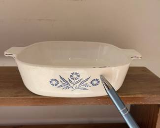 F22 - $60. Corningware LOT with handle. 5 Baking Dishes, 3 lids, handle. Significant scratches on 2nd smallest one. 