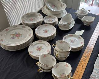 F42 - $50. Jackson Featherweight China. Made in the USA. 6 Plates, 6 Bowls, 6 berry bowls, 6 dessert plates, 7 teacups, 6 saucers, Creamer & Sugar, Serving Bowls. Gently used. 