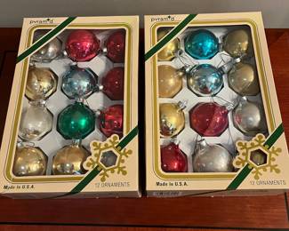 F31 - $35. Lot of 6 Vintage Christmas Ball Ornaments. Very Good Vintage Condition not all scratched up. 