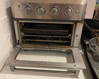 F23 - $50. Cuisinart Toaster Oven / Air Fryer. Model CTOA-122. Works!