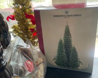 F14 - $30 Christmas Lot. Small Tree, decor, all photographed. 