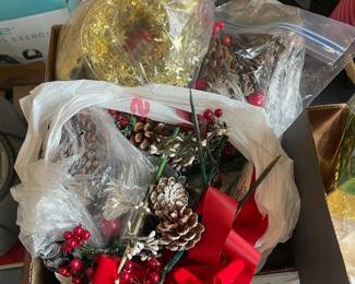 F14 - $30 Christmas Lot. Small Tree, decor, all photographed. 