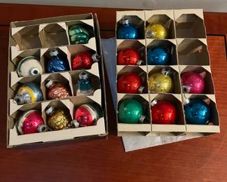 F32 - $65 LOT of Vintage Ornaments. Paragon & Shiny Brite.